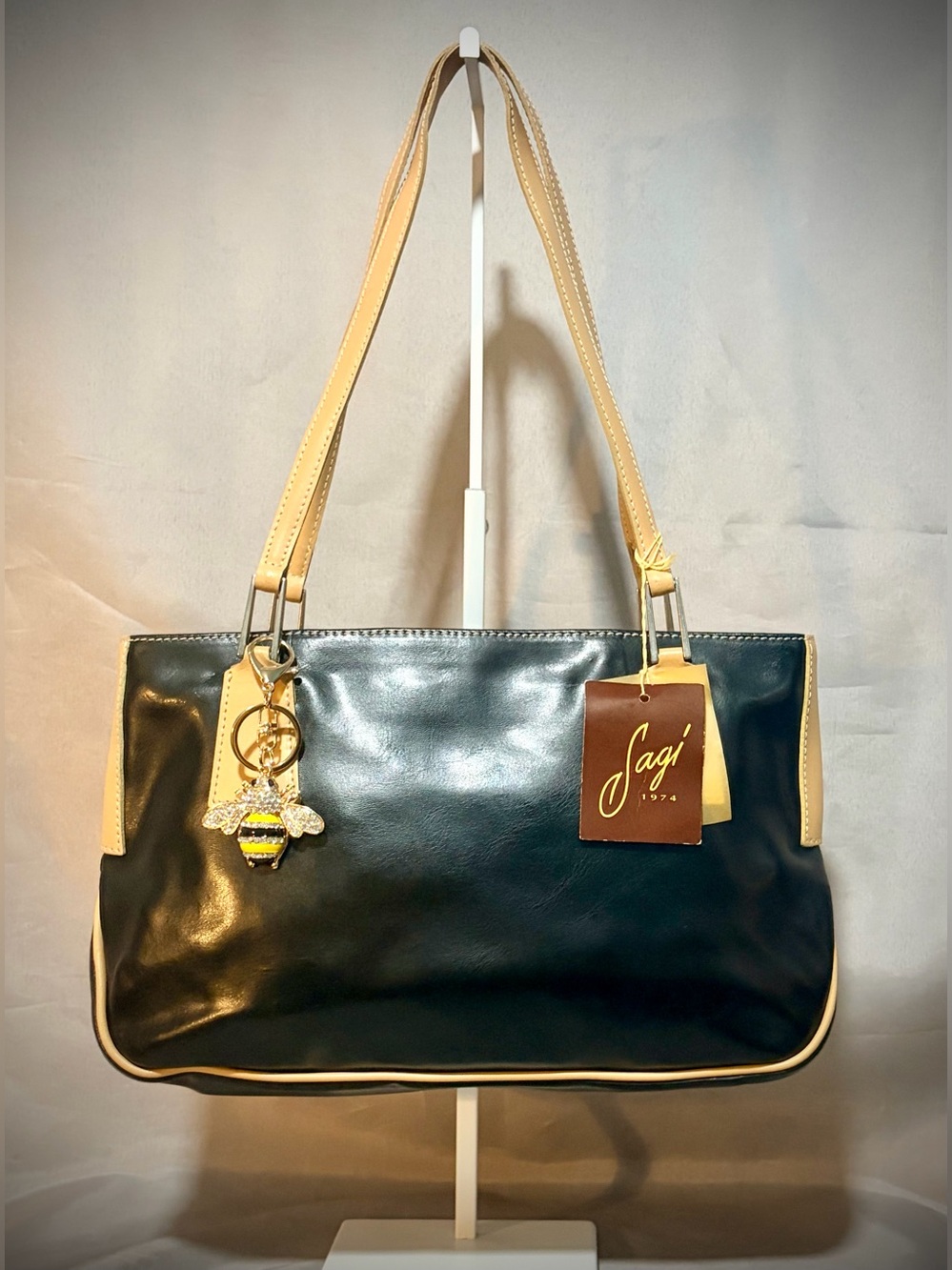 Rare NWT Vintage Sagi Italian Leather East-West Shoulder Bag Black Tan Collector